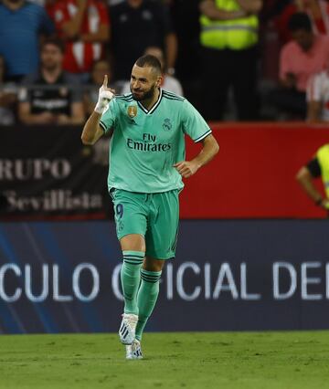 0-1. Karim Benzema celebr¨® el primer gol.