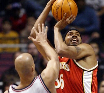 Rasheed jug¨® un solo partido en Atlanta Hawks, y anot¨® 20 puntos. Fue en el a?o en el que hizo el trasvase de unos Blazers que pudieron ser campeones a unos Pistons que fueron campeones entre otras cosas gracias a su llegada.