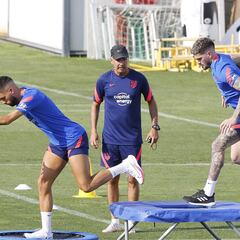 Simeone y De Paul: media hora de charla y titularidad en Cádiz