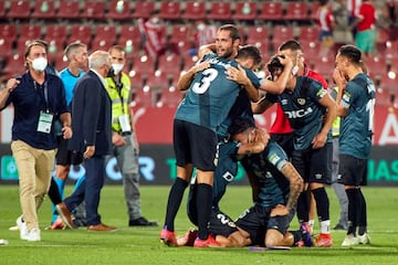 Los jugadores del Rayo Vallecano celebran el ascenso a Primera División tras ganar al Girona 0-2.