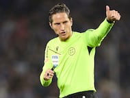 Munuera Montero, en el derbi vasco que pitó el pasado 1 de noviembre en Anoeta.