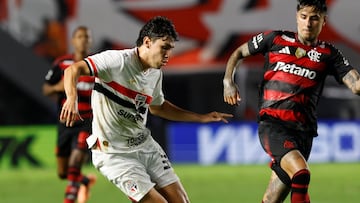 Gonzalo Tapia hace sufrir a Erick Pulgar