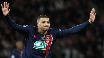 Paris Saint-Germain's French forward #07 Kylian Mbappe celebrates after scoring his team's opening goal during the French Cup (Coupe de France) semi final football match between Paris Saint-Germain (PSG) and Stade Rennais FC at the Parc des Princes stadium in Paris on April 3, 2024. (Photo by FRANCK FIFE / AFP)