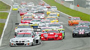 ESPECTÁCULO. Las carreras de GT son tan espectaculares como competidas. Y empieza la acción.
