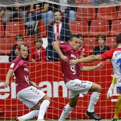 La generación del 98 pide paso sobre el césped de El Molinón