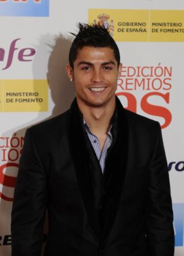 Con mechas, rapado, largo por detras, con dibujos geométricos...