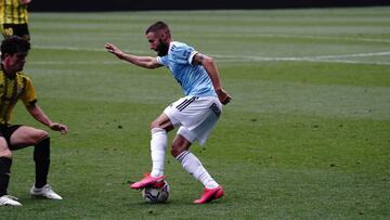 David Juncá realiza un regate durante el amistoso entre el Celta y el Oviedo.