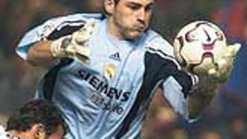 <B>TRABAJO PARA IKER</B>. Casillas volvió a tener una ajetreada noche. Bakayoko creó muchos problemas a la zaga madridista.