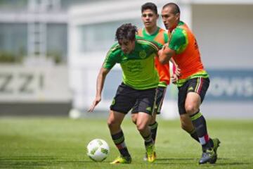 Rodolfo Pizarro mostrando su técnica en el entrenamiento
