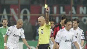 Webb olvidó las rojas y el 2-1 era fuera de juego