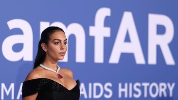 Georgina Rodríguez durante la alfombra roja de la gala béfica amfAR celebrada en el Hotel du Cap-Eden-Roc.