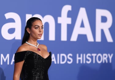 Vogue se pronuncia sobre las fotos en las que se ve a Georgina irreconocible