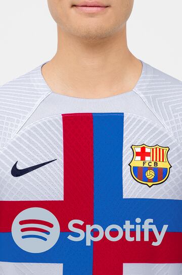 La tercera equipación 2022/23 del Fútbol Club Barcelona presenta un diseño inspirado en la Creu de Sant Jordi y en la apuesta por la diversidad y la inclusión.