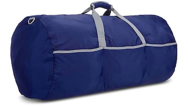 Esta bolsa de viaje ligera tiene 98 litros de capacidad y soporta hasta 22,7 kg