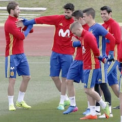 Julen Lopetegui prueba arriba con Diego Costa y Vitolo