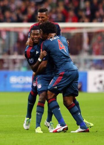Bayern Munich-CSKA de Moscú. David Alaba del Bayern Munich celebrando con Jerome Boateng y Dante, su primer gol