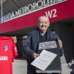 Locura en la afición del Atleti por la cuarta camiseta: 'Mi escudo, mi vida'