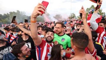 Oblak, con la afición en Valladolid. Simeone llama a la unión.