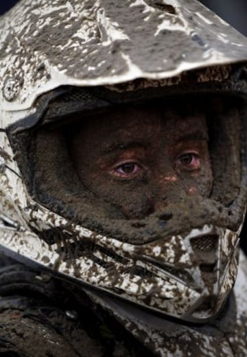 Un piloto juvenil durante la carrera de enduro y motocross 2013 RHL Weston-Super-Mare, en el suroeste de Inglaterra.