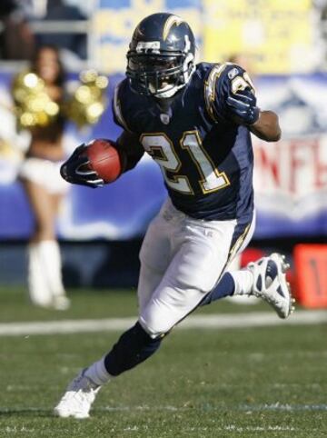 Tomlinson fue elegido por San Diego en la quinta posición del draft de 2001. A pesar de no ser muy alto (1,78), su impacto en la liga fue inmediato. En su año de rookie, el corredor hizo 1.236 yardas y 10 touchdowns.