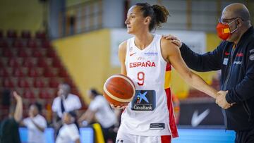 Laia Palau y Lucas Mondelo, durante el amistoso ante Nigeria.