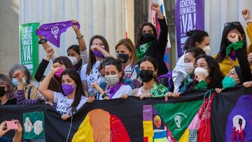 Santiago, 8 marzo 2022.
Las constituyentes feministas realizan un saludo a las mujeres de Chile y comentan el avance de las normas feministas que se discuten en la Convención.
Marcelo Hernandez/Aton Chile