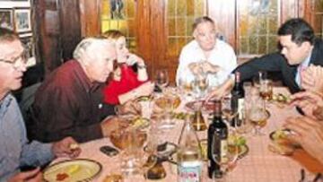 <b>'LAS TERTULIAS DEL ASADOR'. </b>AS disfrutó con las anécdotas de las seis viejas glorias del Real Madrid.