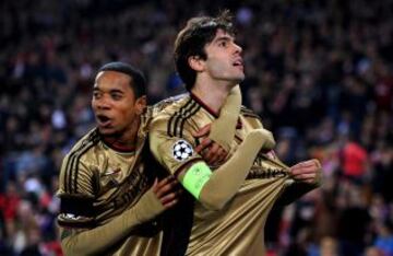 1-1. Kaká celebra el gol del empate.