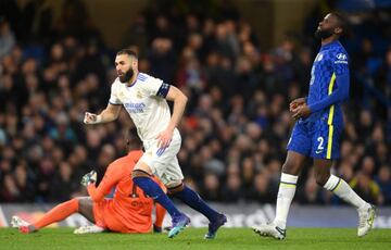 Benzema celebró así su tercer gol.