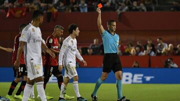 19/10/19 PARTIDO PRIMERA DIVISION MALLORCA - REAL MADRID EXPULSION ODRIOZOLA TARJETA ROJA ARBITRO ALBEROLA ROJAS