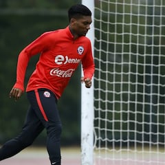 Fernandes y Henríquez serían titulares en final ante Islandia