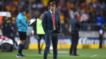 El estratega que dirige a las Chivas, se ha ganado un lugar en el corazón de los tapatíos por sus logros, pero apostamos que no conocías estos detalles sobre el ‘Pelado’.