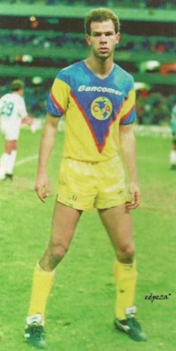 Luis Roberto Alvés Zague uno de los máximos goleadores en la historia de la Águilas.