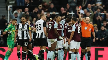 Jhon Durán, expulsado ante Newcastle