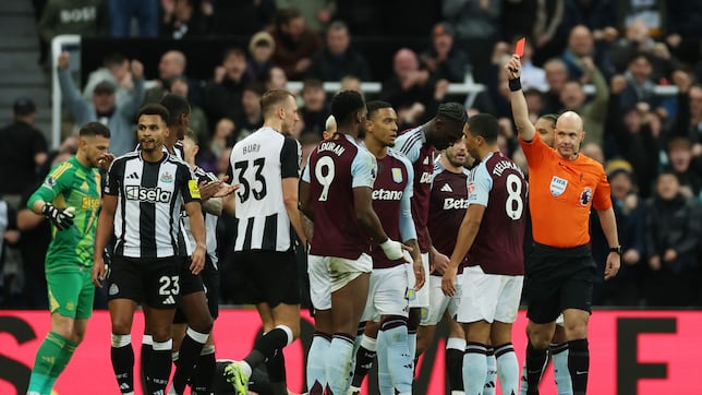 Jhon Durán, roja en el Boxing Day ante Newcastle