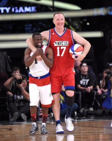 Kevin Hart y Chris Mullin, bromas constantes durante el partido