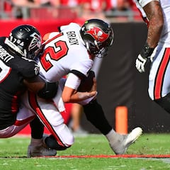 NFL analizará los castigos por rudeza al pasador tras polémicas con Tom Brady y Derek Carr