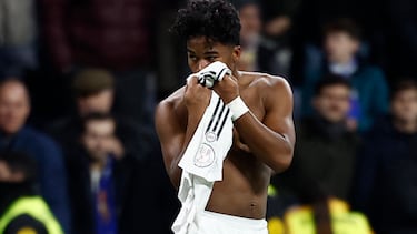 Soccer Football - Copa del Rey - Round of 16 - Real Madrid v Celta Vigo - Santiago Bernabeu, Madrid, Spain - January 16, 2025 Real Madrid's Endrick celebrates scoring their third goal REUTERS/Juan Medina