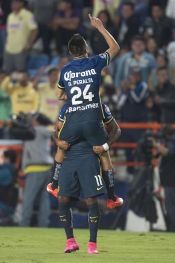 Tres puntos valioso salieron de los pies de Oribe Peralta.