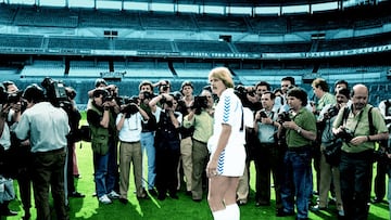 El elegante centrocampista alemán lo acarició con las manos en 1980 tras una exitosa actuación en el Mundial de Italia donde solo el inalcanzable nivel de un Rummenigge, que lideró a Alemania a la gloria, le alejó del Balón de Oro. Copó el tercer puesto en 1981 y 1985.