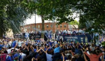 LONDON, ENGLAND - MAY 25:  A general view duing the Chelsea FC Premier League Victory Parade on May 25, 2015 in London, England.  (Photo by Ben Hoskins/Getty Images)