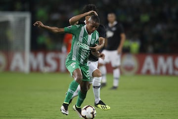 Libertad avanzó a la fase de grupos tras ganar 5-4 en los penales. Bocanegra fue quien falló en Nacional.