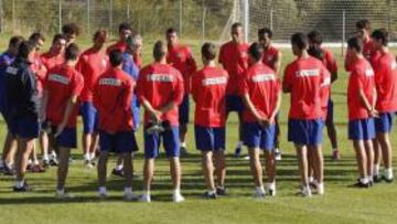 El Atlético se entrena a la expectativa del 'Kun' Agüero