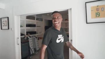 La pregunta a Vinicius que suelta risas en medio de este 'fail'