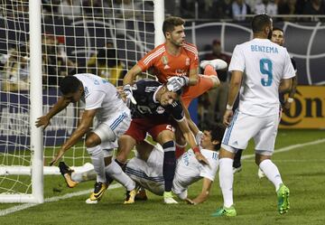 Luca zidane agarra a Matt Hedges.