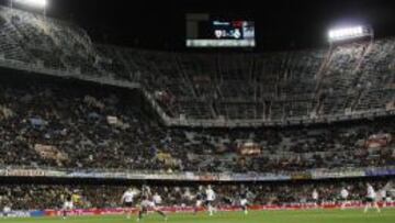 Mestalla estuvo lejos de cubrir aforo el domingo.