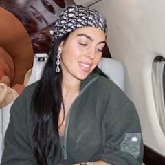 Georgina da la bienvenida a un nuevo miembro a su familia