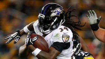 Alex Collins usa un visor oscuro para luchar contra las migrañas