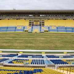 Cambio de césped en el Gran Canaria
