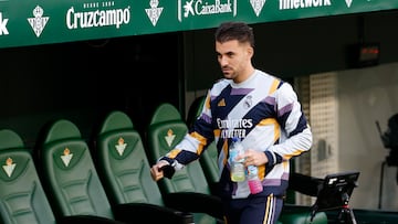 Ceballos, en el banquillo del Villamarín, antes del Betis-Real Madrid de la temporada 2023-24.